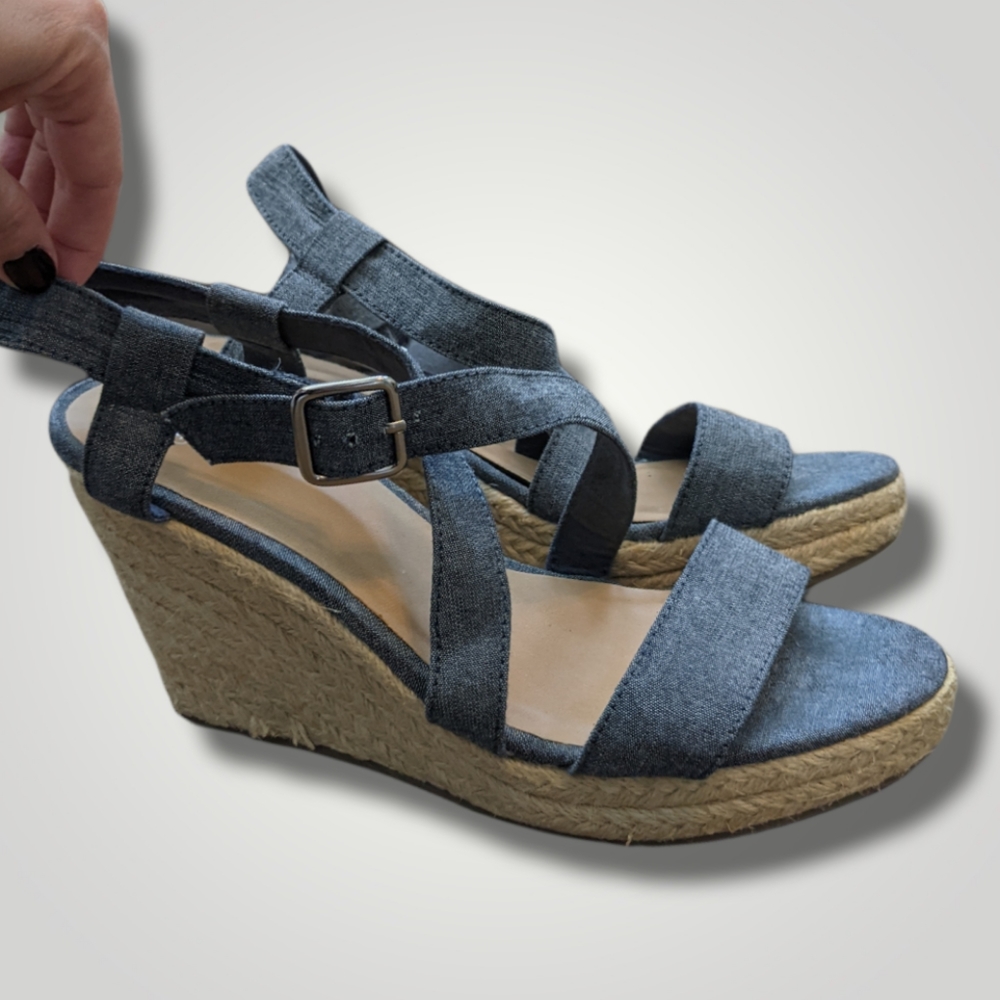 GAP Chambray Wedges Sz 9